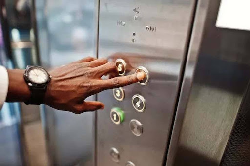 Barulho no elevador é normal? Quando o ruído exige atenção?